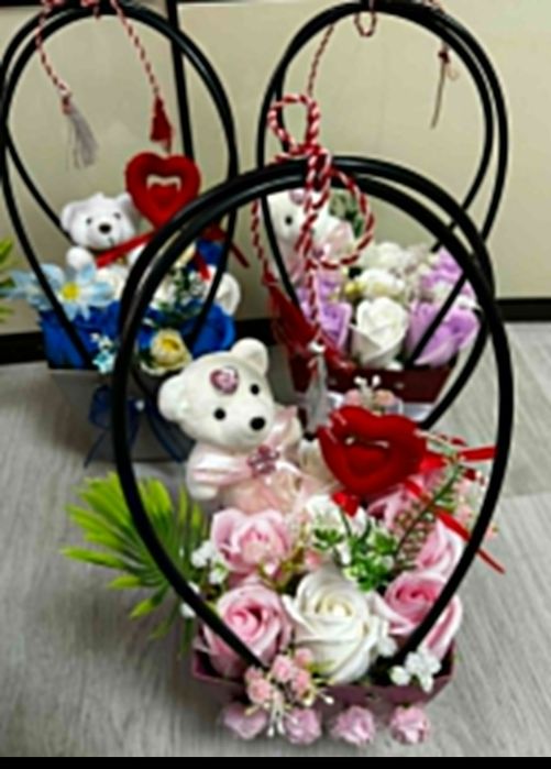 Aranjamente dulciuri, trandafiri de sapun Dragobete Martie Martisor