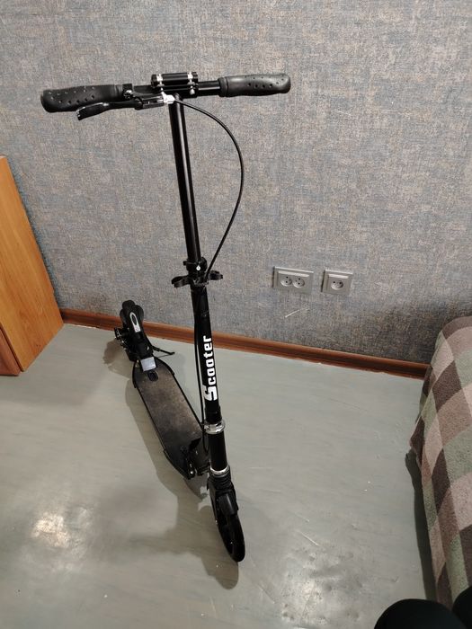 Самокат с ручным тормозом