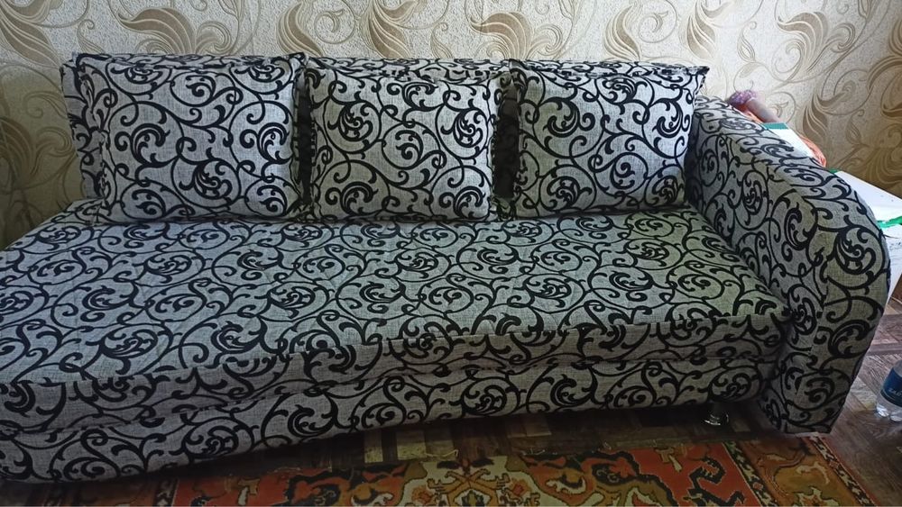 Диван в хорошем состоянии
