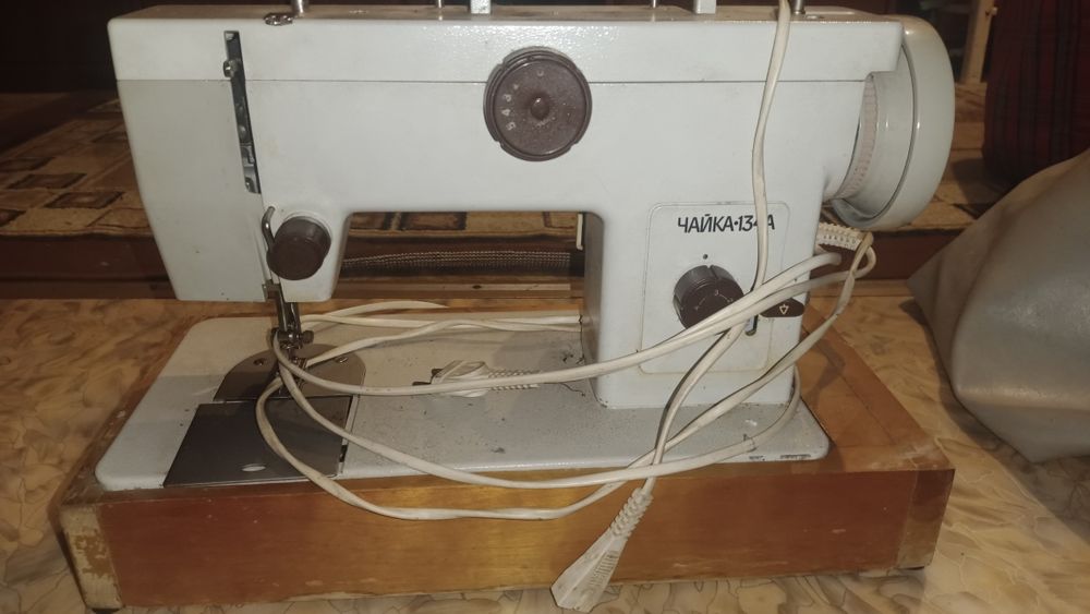Продам швейную машинку