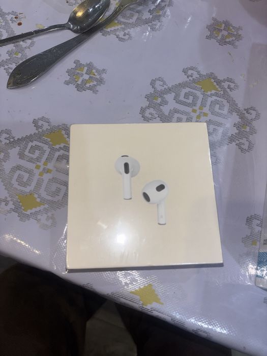 Air pods & Powerbank