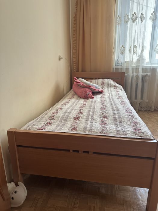 Кровать односпальная. В хорошем состоянии, матрац удобный!