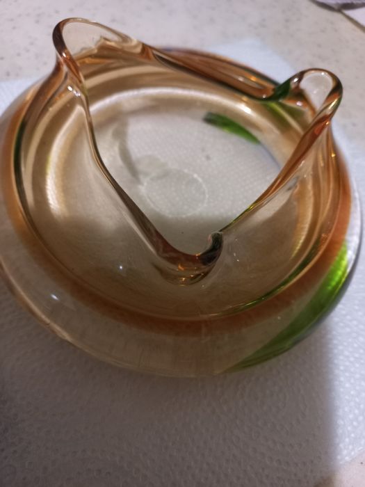 Продам пепельницу .Чежское стекло