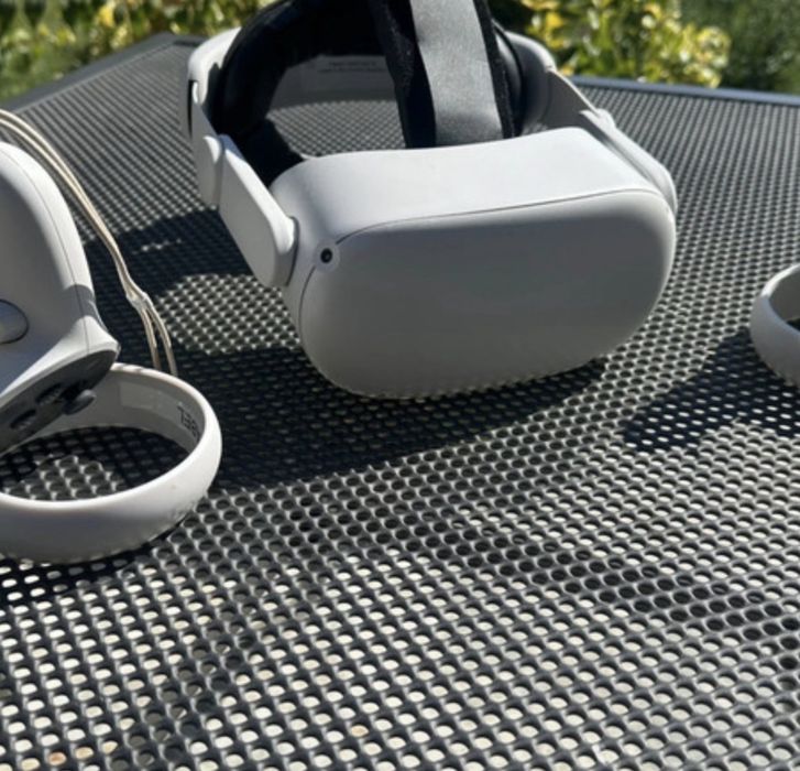 Meta Oculus Quest 2 VR – 2 controllere – Stare bună