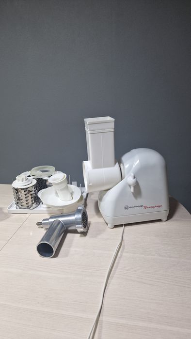 Мясорубка "Помощница". Мясорубка, соквыжималка, овощерезка