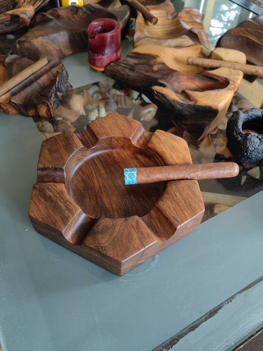 Арт пепелник за пури от орех