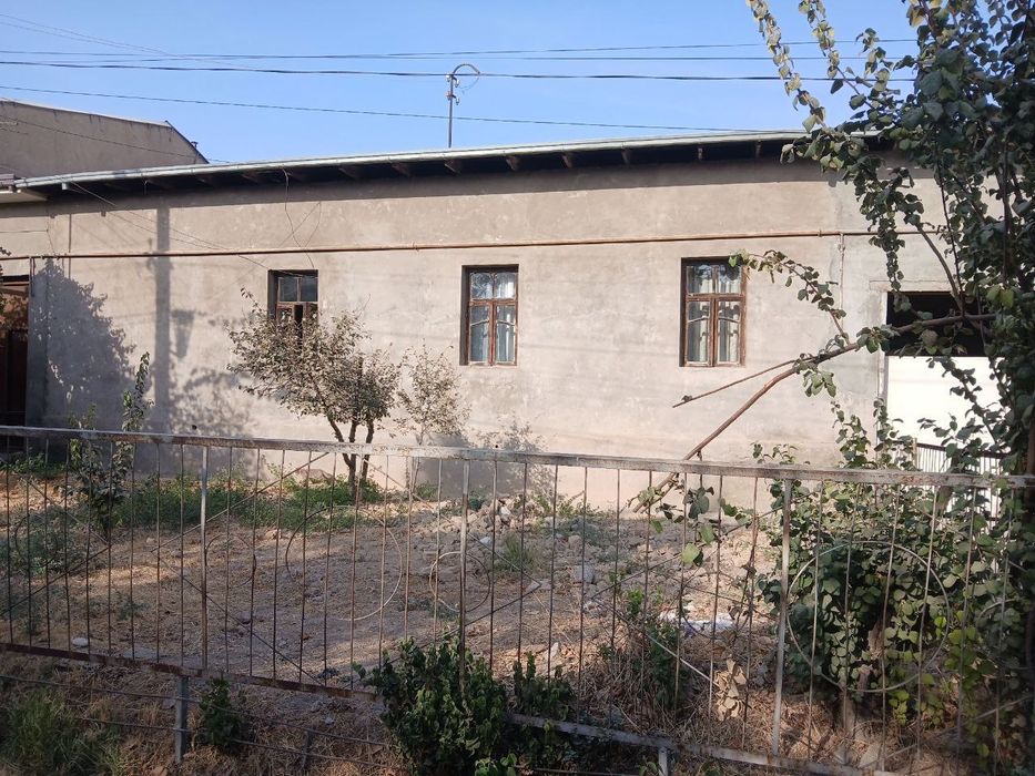 Uy sotiladi. Diydor mahallada. Zudlik bilan