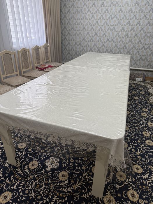 Стол и стулья в хорошем качестве
