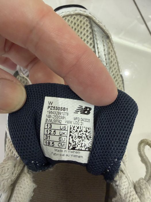 Продам детские кроссовки
