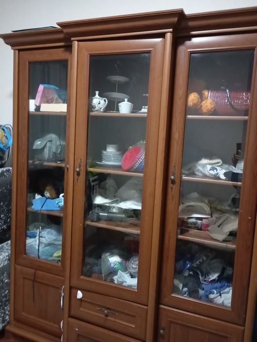 Продается стенка, компьютерный стол, детский манеж, комод с зеркалом