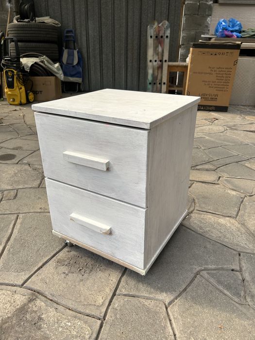 Тумбочка деревянная