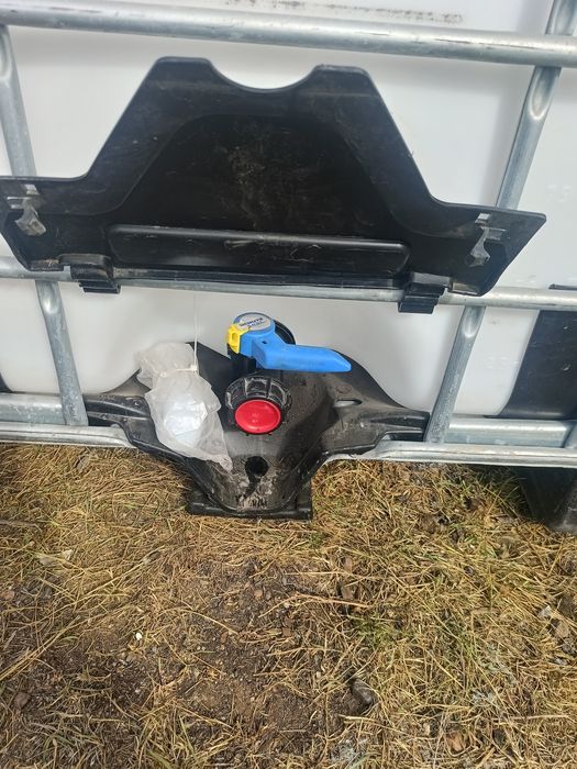 Продается еврокубы 1000 литровые в отличном состоянии