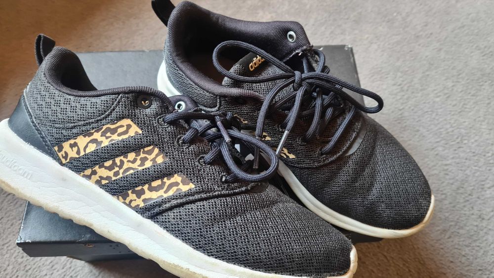 Маратонки адидас