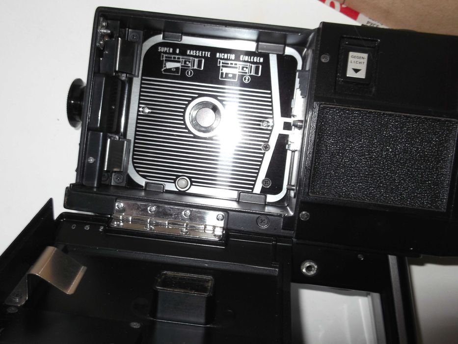 японска кинокамера супер 8 мм със касетка и калъф