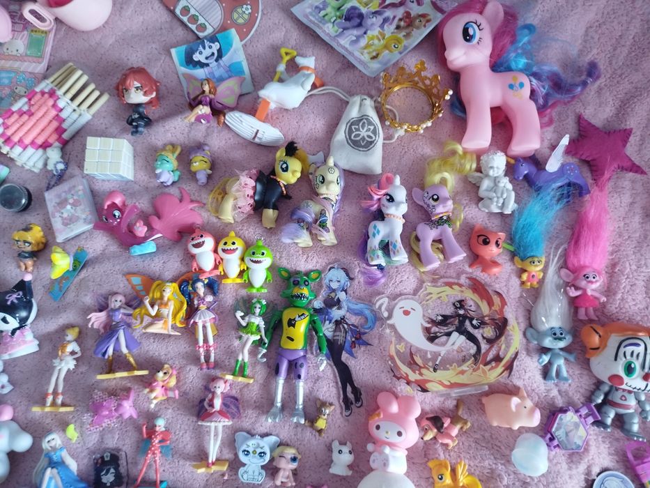 Фигурки и игрушки