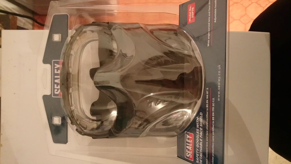 Предпазна маска с очила Sealey