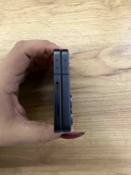 Като нов samsung galaxy z flip 7