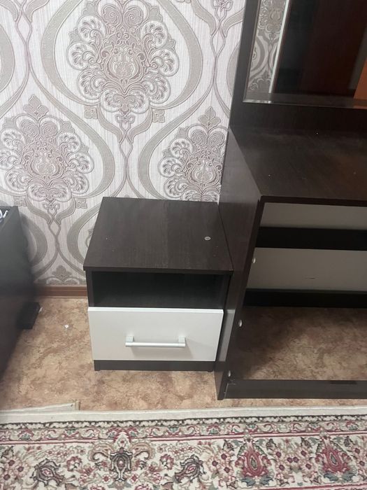 продам кровать с тумбочками