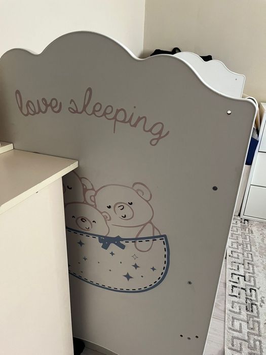 Детская кровать белого цвета