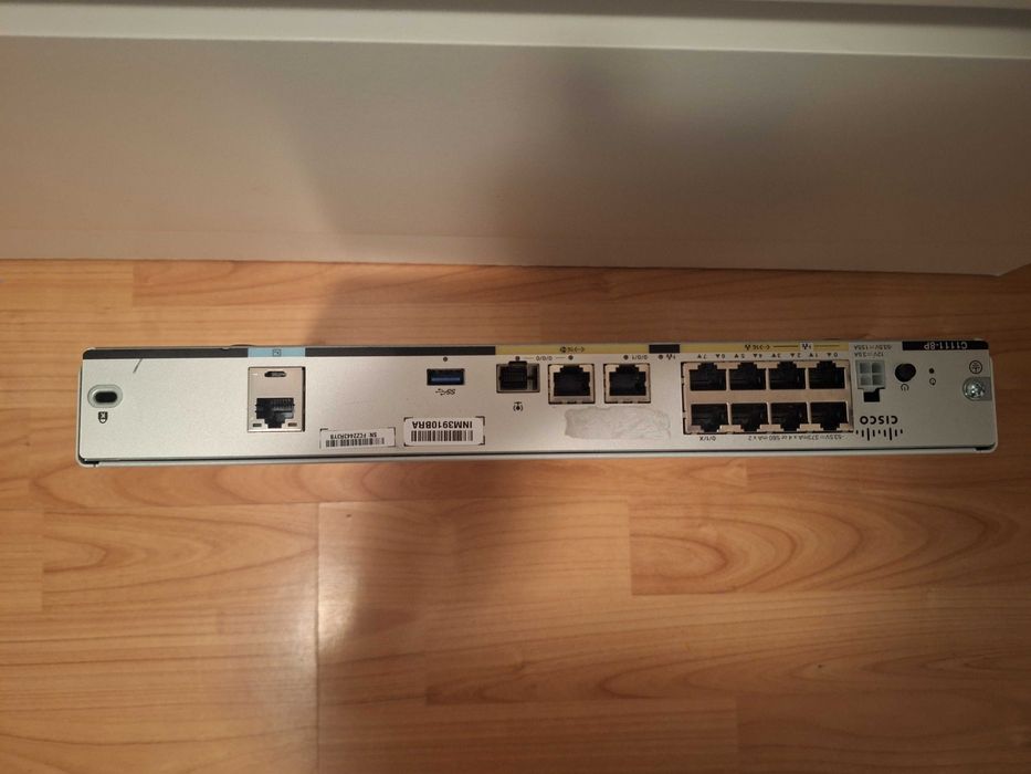 Router Cisco C1111-8P