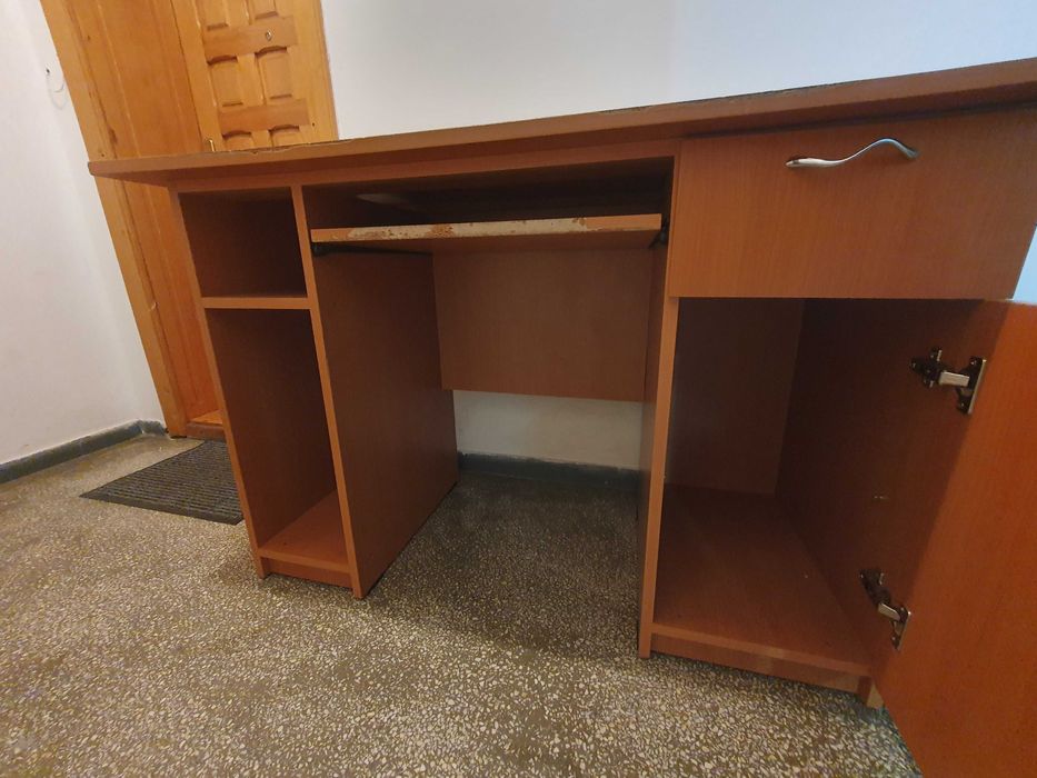 Donez birou de lucru