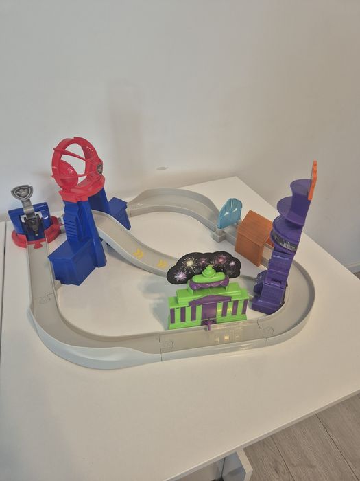 De vanzare set traseu Patrula Catelusilor Paw Patrol