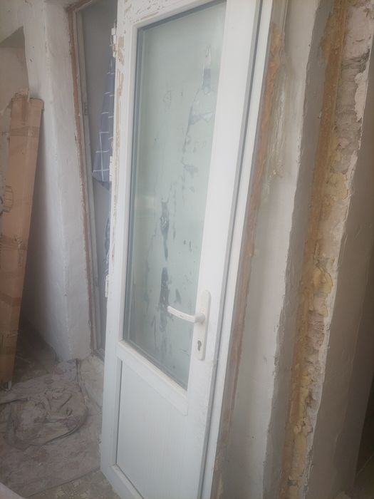 Продаётся дверь пластиковые балконный