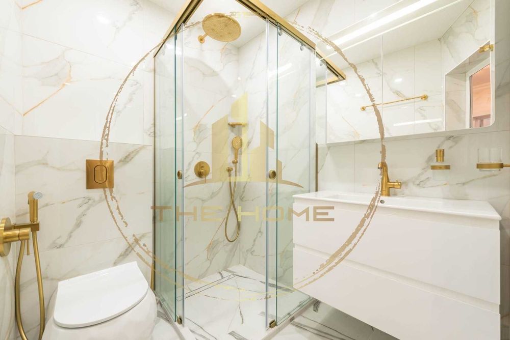 Дава се под наем Тристаен апартамент в Варна, Център - 100 кв.м за 1650 € - Снимка #13