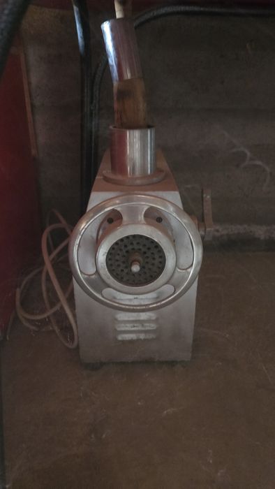 Мясорубка б.у ошхоналар учун яхши ишлайди