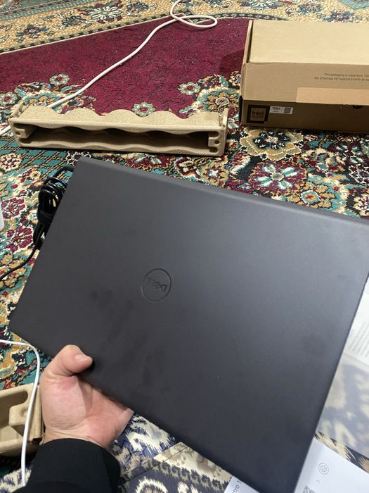 DELL Vostro 15 3530 Intel i5