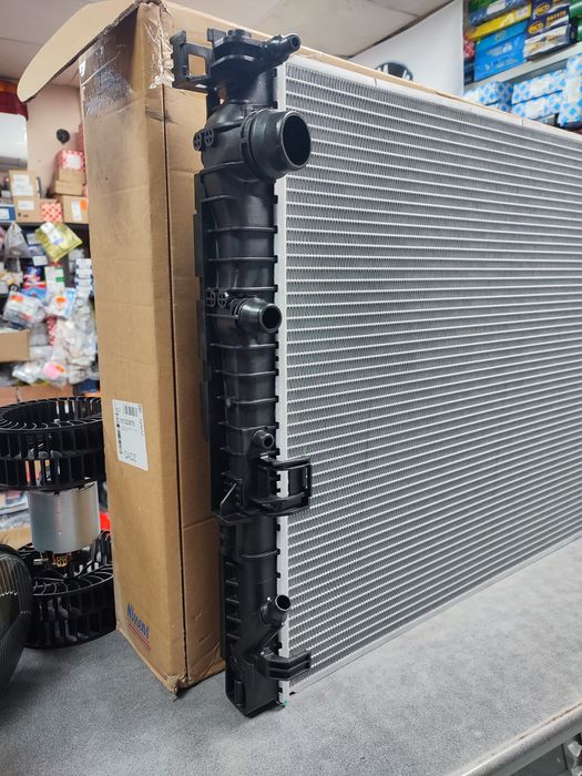 Радиатор BMW G30 G12