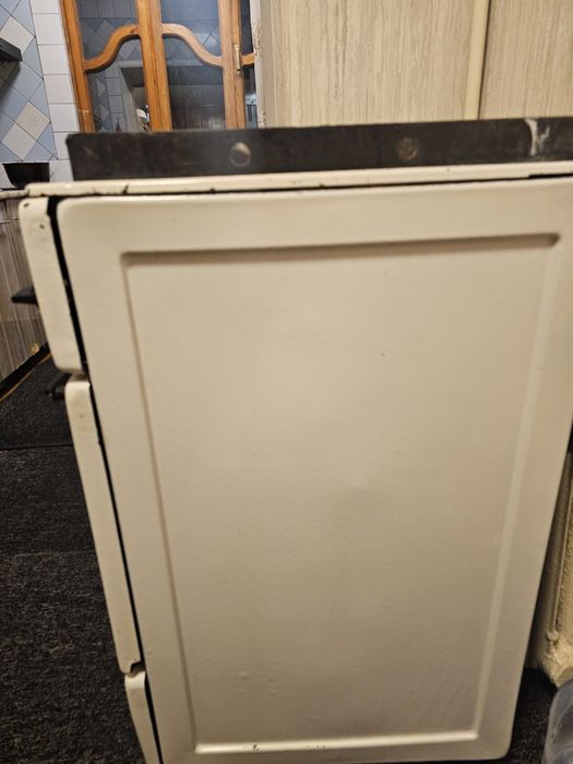 Продаётся газ плита в нормальном состоянии в подарок стиральная машина