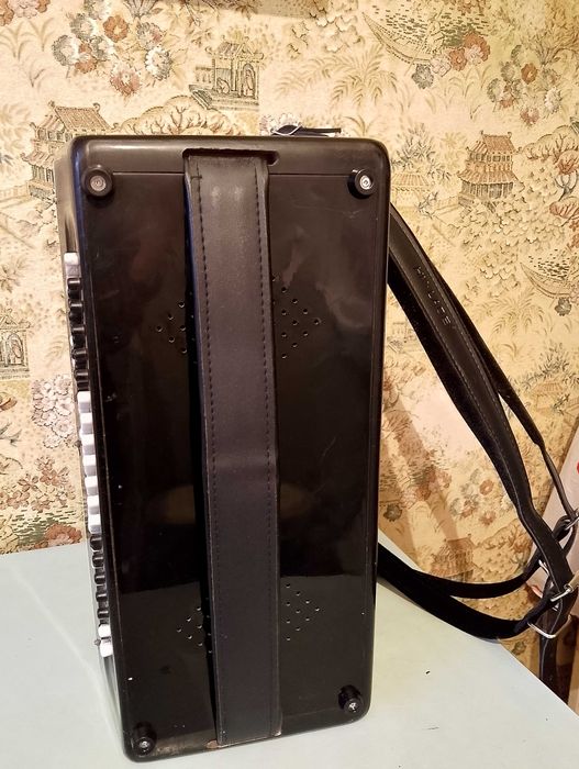 Продам баян Тембр.