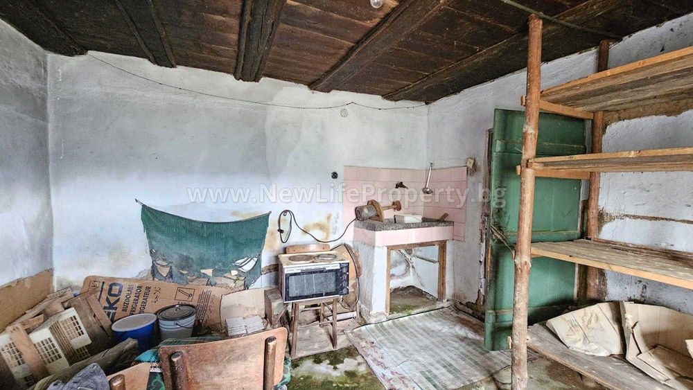 Двуетажна къща в планината, с. Давидково, област Смолян