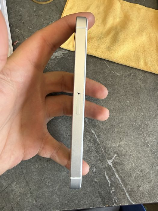 Sotiladi: iPhone 5, oq rang, 16 GB