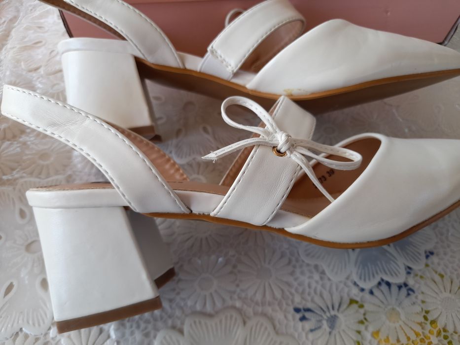 Zapatos Pantofi dama albi 39EU