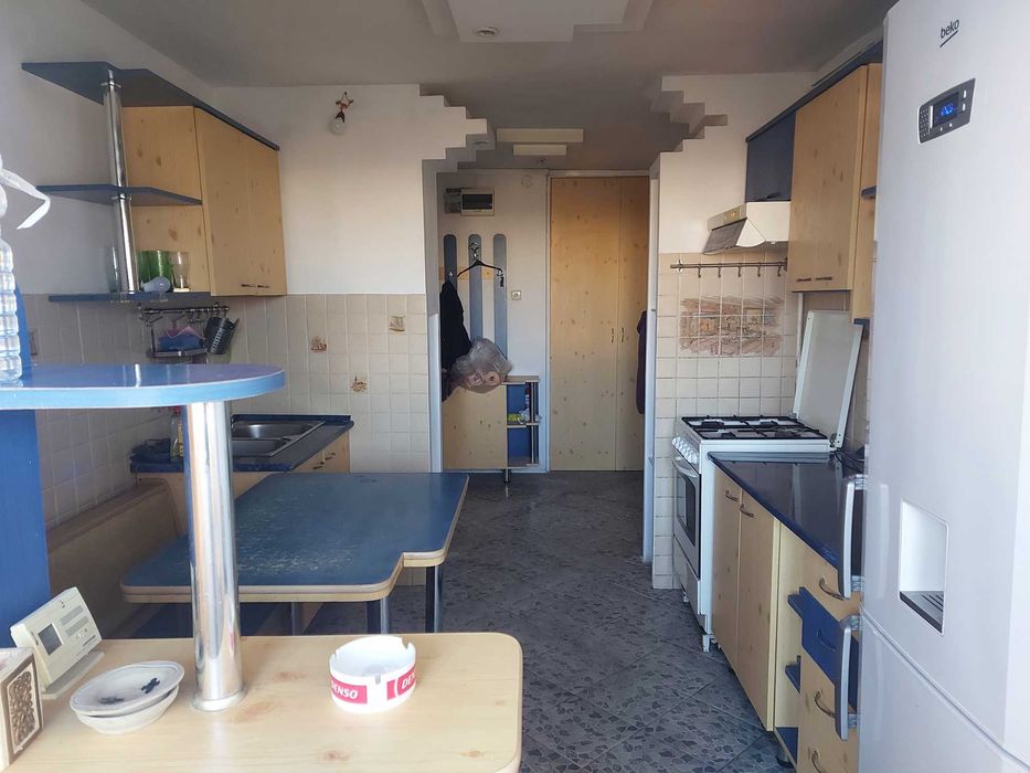 Inchiriez apartament cu 3 camere in Crangasi
