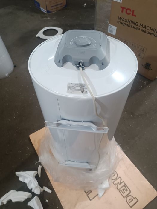 продам горизонтальный водонагреватель Ariston