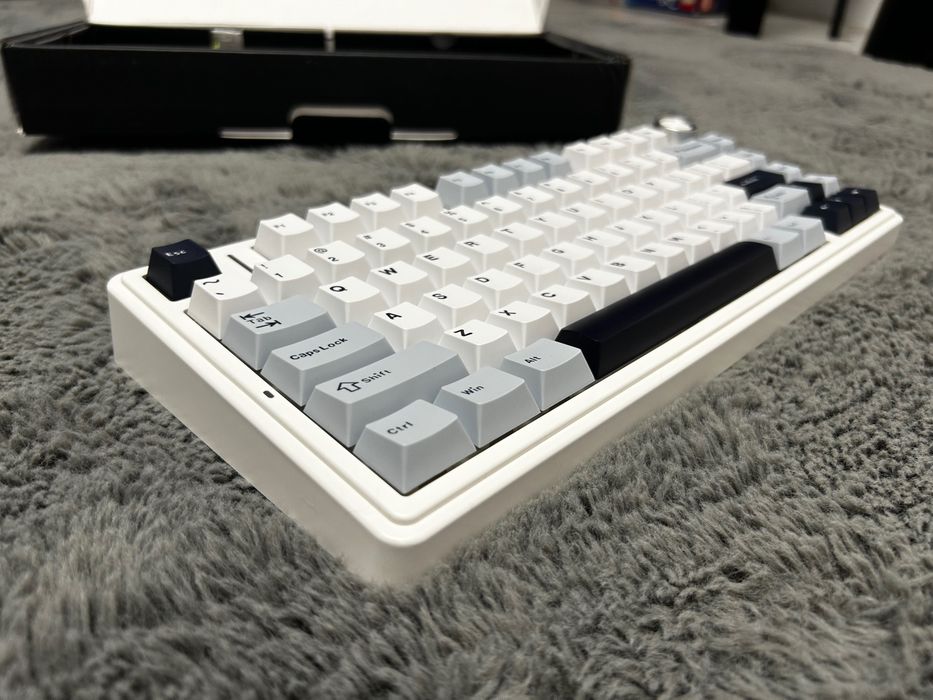 AULA F75 – tastatură mecanică nouă, layout 75%