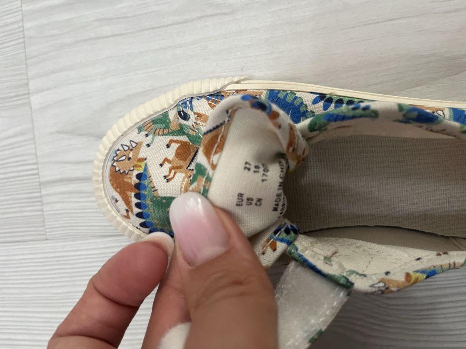 Tenesi noi marimea 27 H&m