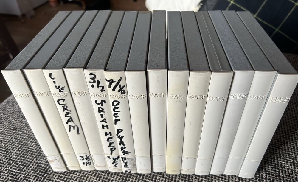 Vand benzi audio in carcase de plastic