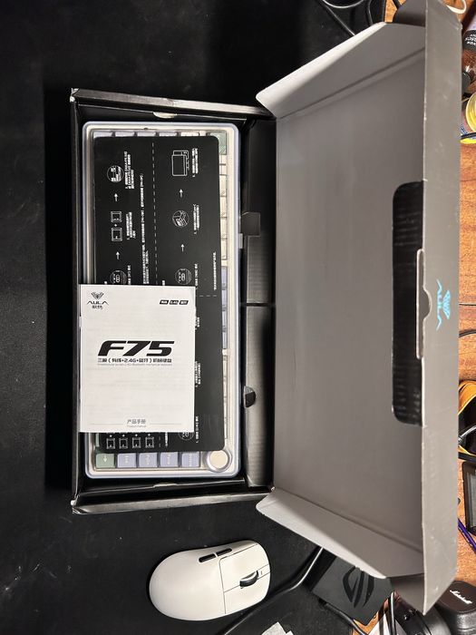 Aula f75, зеленый