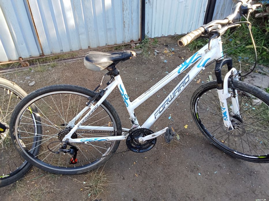 Хоккейные шлемы и форма