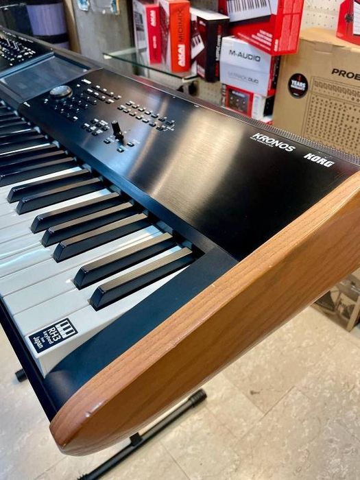 Korg Kronos 2 /73/RH3 (Nou) Japan
