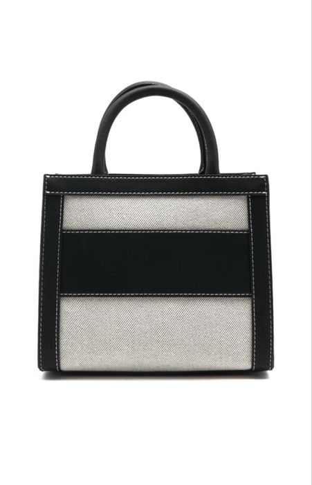 Дамска чанта тип “куфарче” GUESS