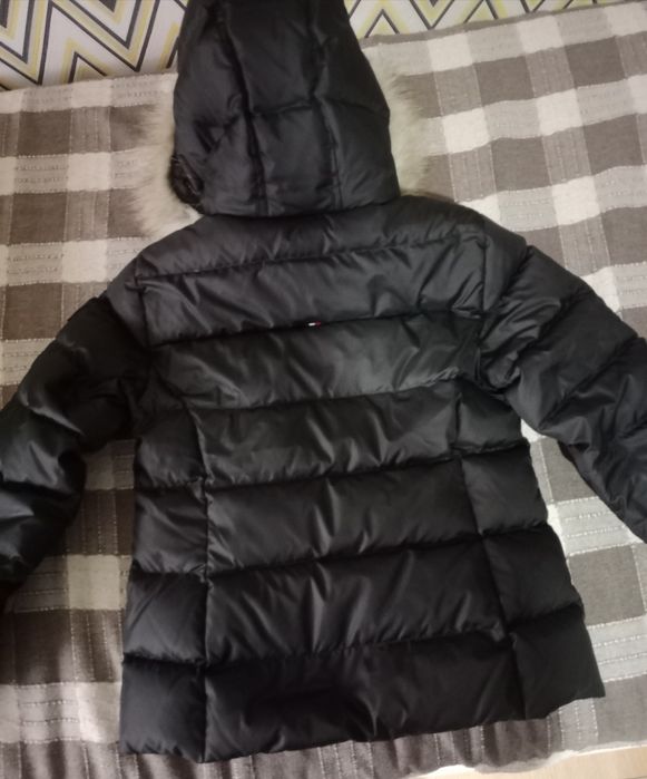 Продам  пуховик на девочку Tommy Hilfiger