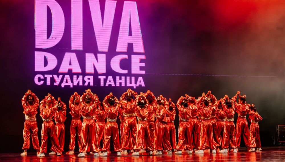 Групповые танцевальные костюмы