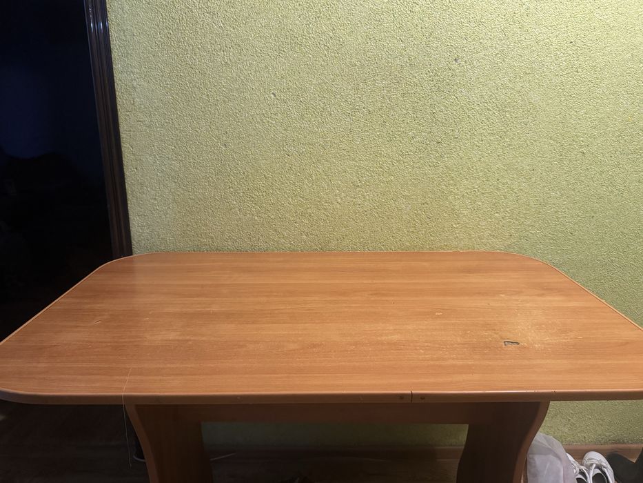 Деревянный стол