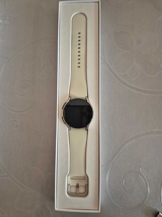 Galaxy Watch 6 Gold 40 mm в гаранция