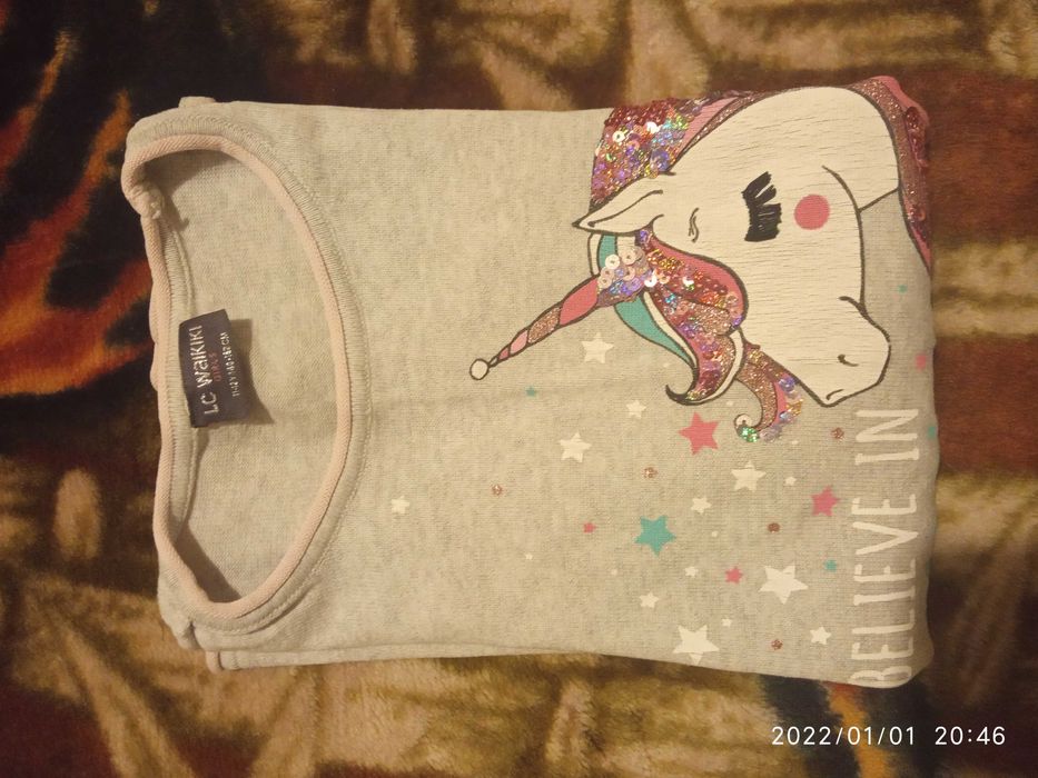 Пуловер с еднорог